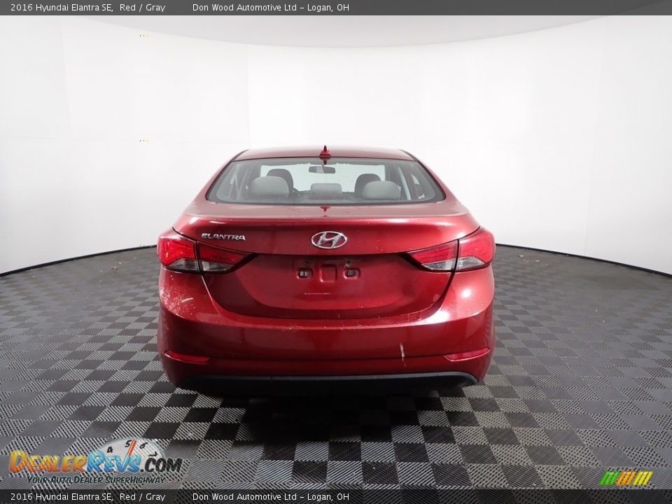 2016 Hyundai Elantra SE Red / Gray Photo #5