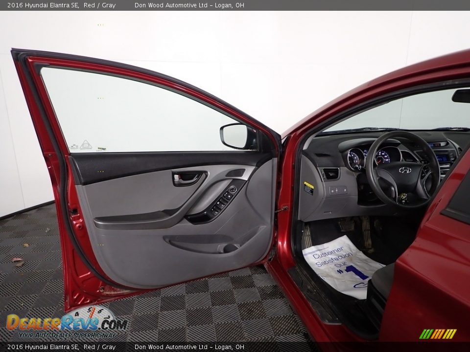 2016 Hyundai Elantra SE Red / Gray Photo #9