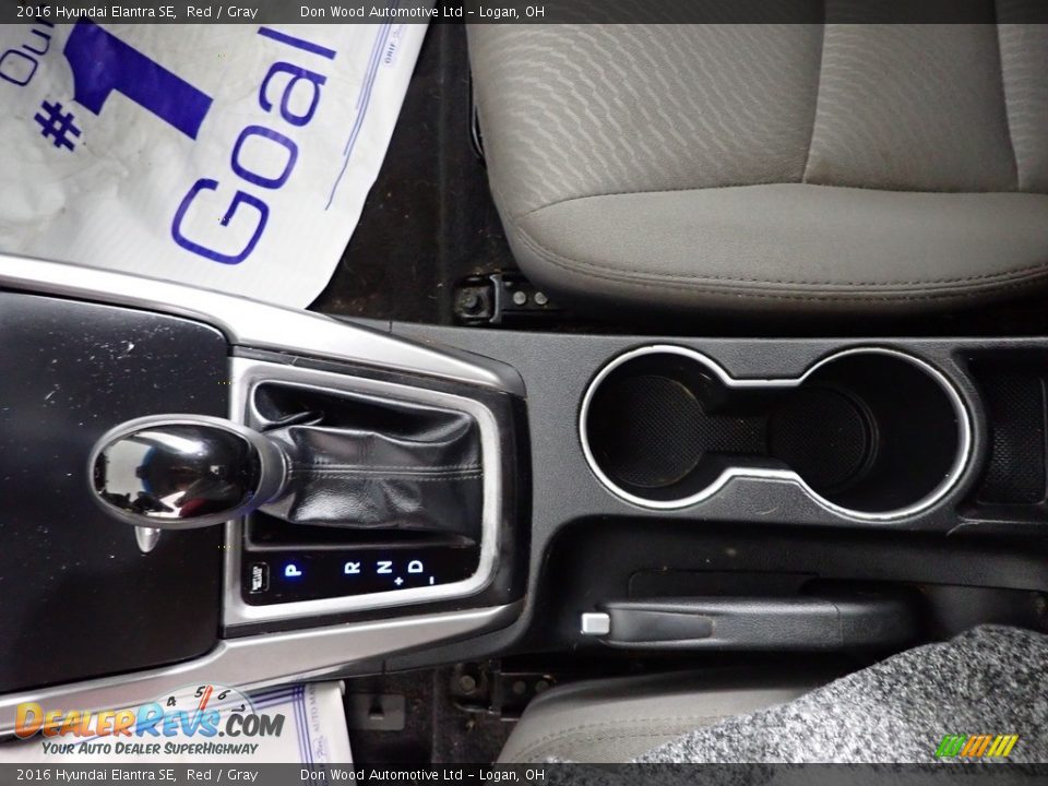 2016 Hyundai Elantra SE Red / Gray Photo #17