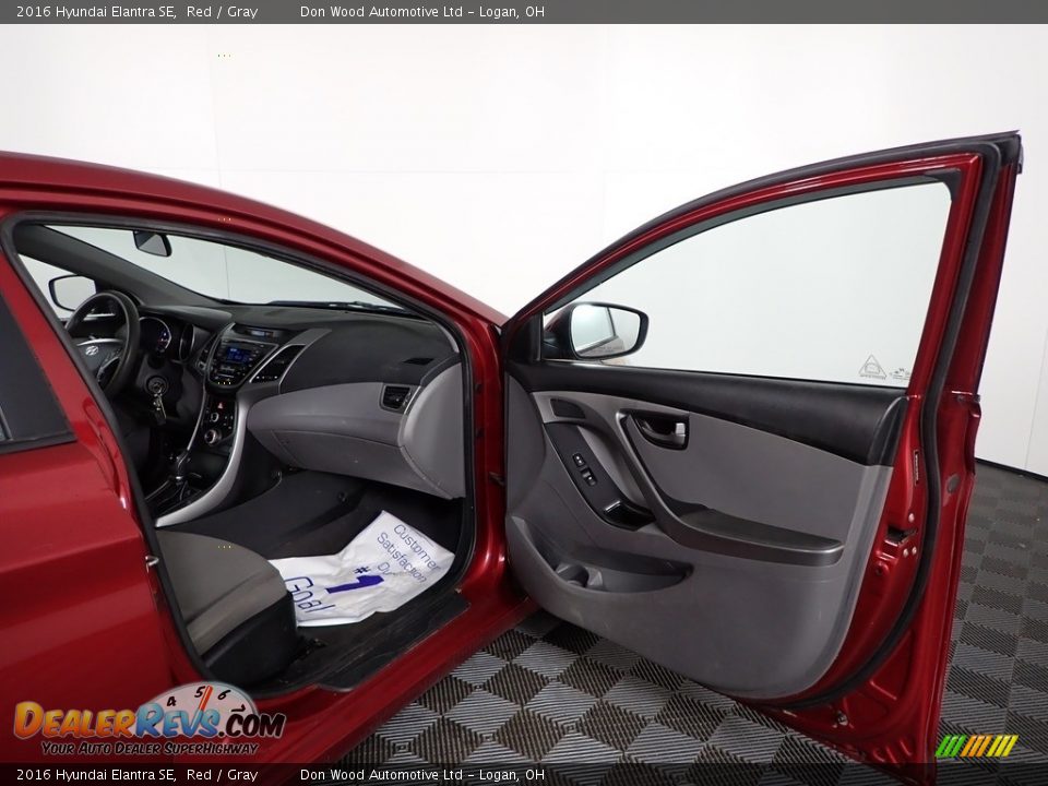 2016 Hyundai Elantra SE Red / Gray Photo #22
