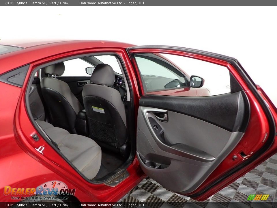 2016 Hyundai Elantra SE Red / Gray Photo #24