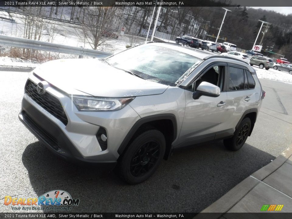 2021 Toyota RAV4 XLE AWD Silver Sky Metallic / Black Photo #9