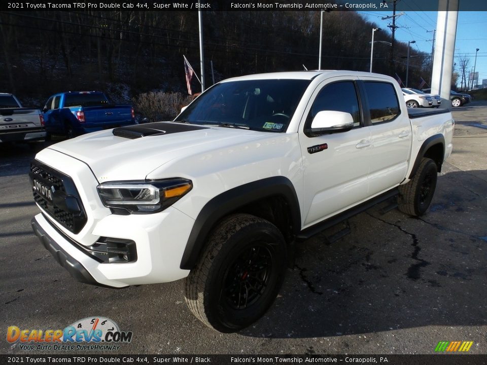 Front 3/4 View of 2021 Toyota Tacoma TRD Pro Double Cab 4x4 Photo #4