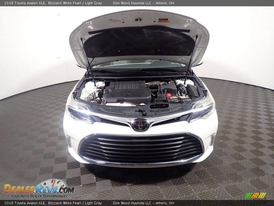 2018 Toyota Avalon XLE Blizzard White Pearl / Light Gray Photo #8