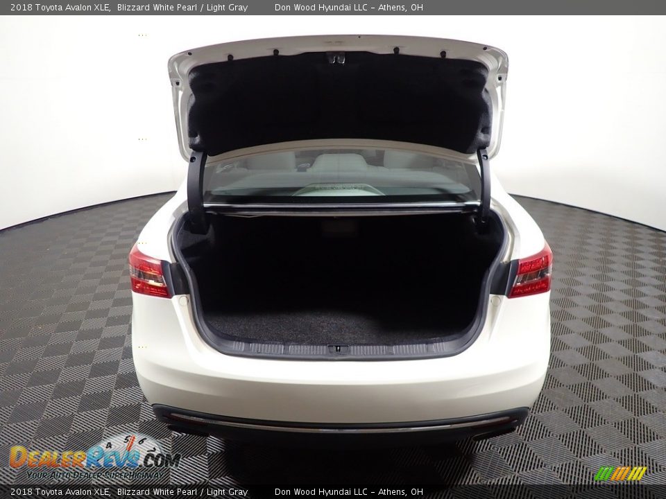 2018 Toyota Avalon XLE Blizzard White Pearl / Light Gray Photo #16