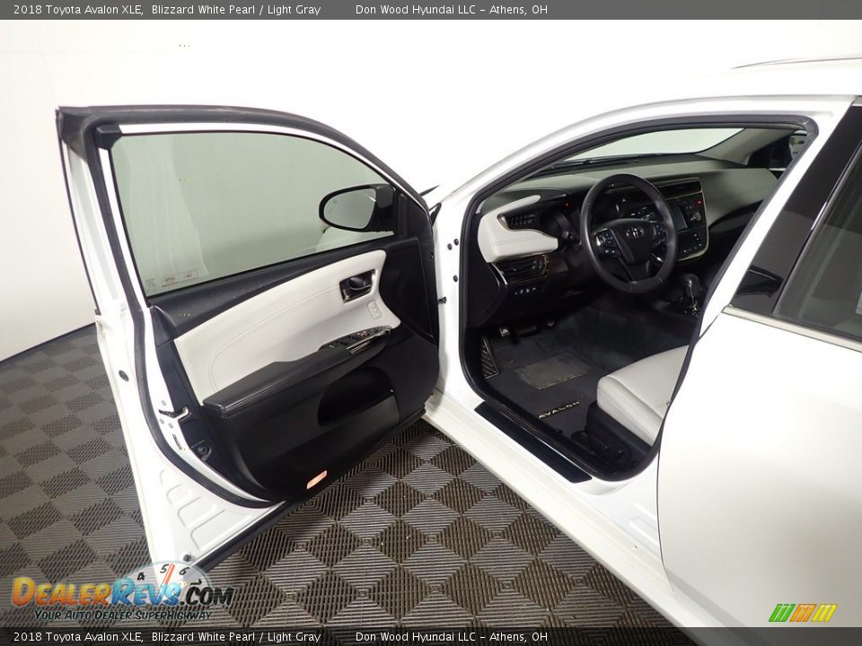 2018 Toyota Avalon XLE Blizzard White Pearl / Light Gray Photo #20