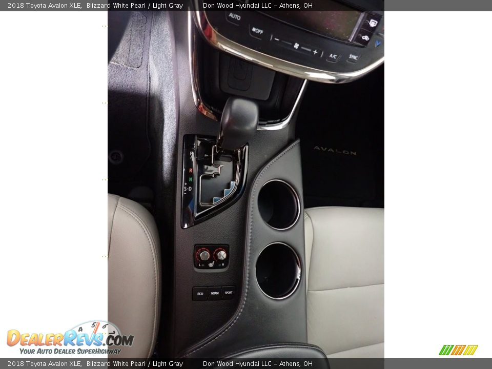 2018 Toyota Avalon XLE Blizzard White Pearl / Light Gray Photo #32