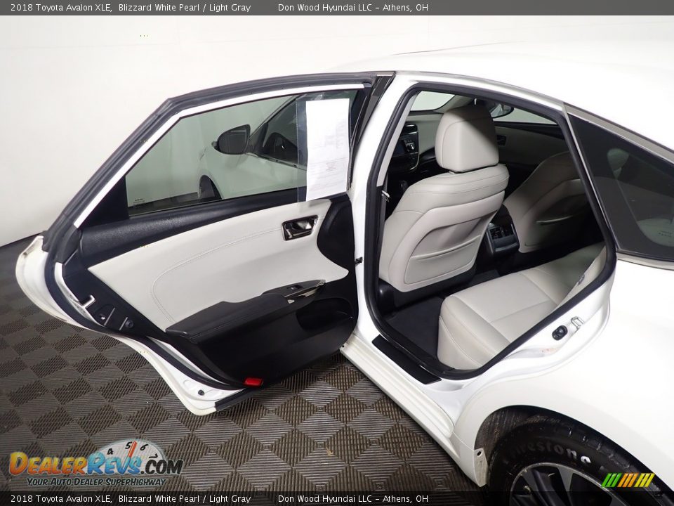 2018 Toyota Avalon XLE Blizzard White Pearl / Light Gray Photo #34