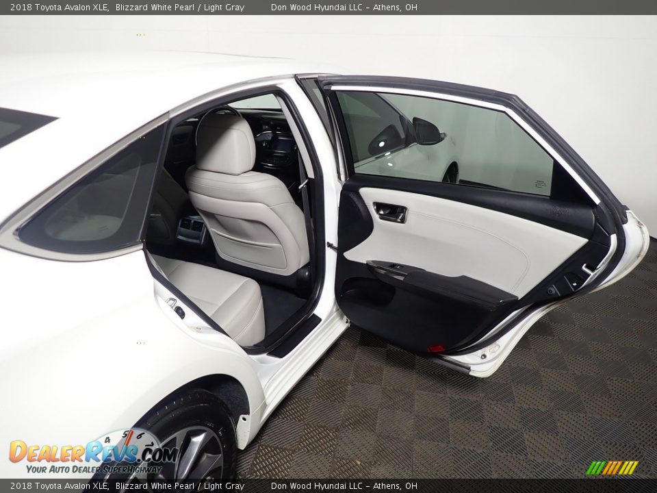 2018 Toyota Avalon XLE Blizzard White Pearl / Light Gray Photo #36