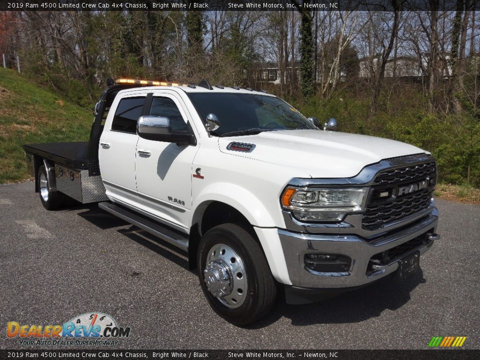 Front 3/4 View of 2019 Ram 4500 Limited Crew Cab 4x4 Chassis Photo #4