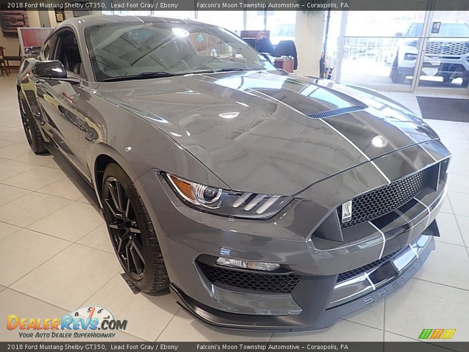 Front 3/4 View of 2018 Ford Mustang Shelby GT350 Photo #6