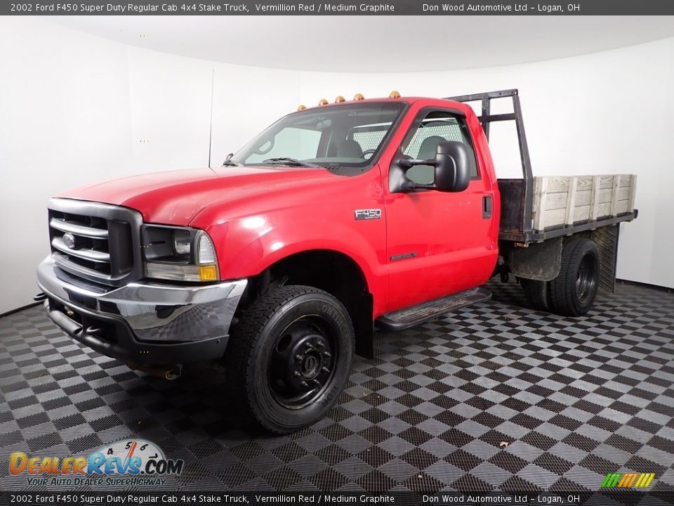 Front 3/4 View of 2002 Ford F450 Super Duty Regular Cab 4x4 Stake Truck Photo #3