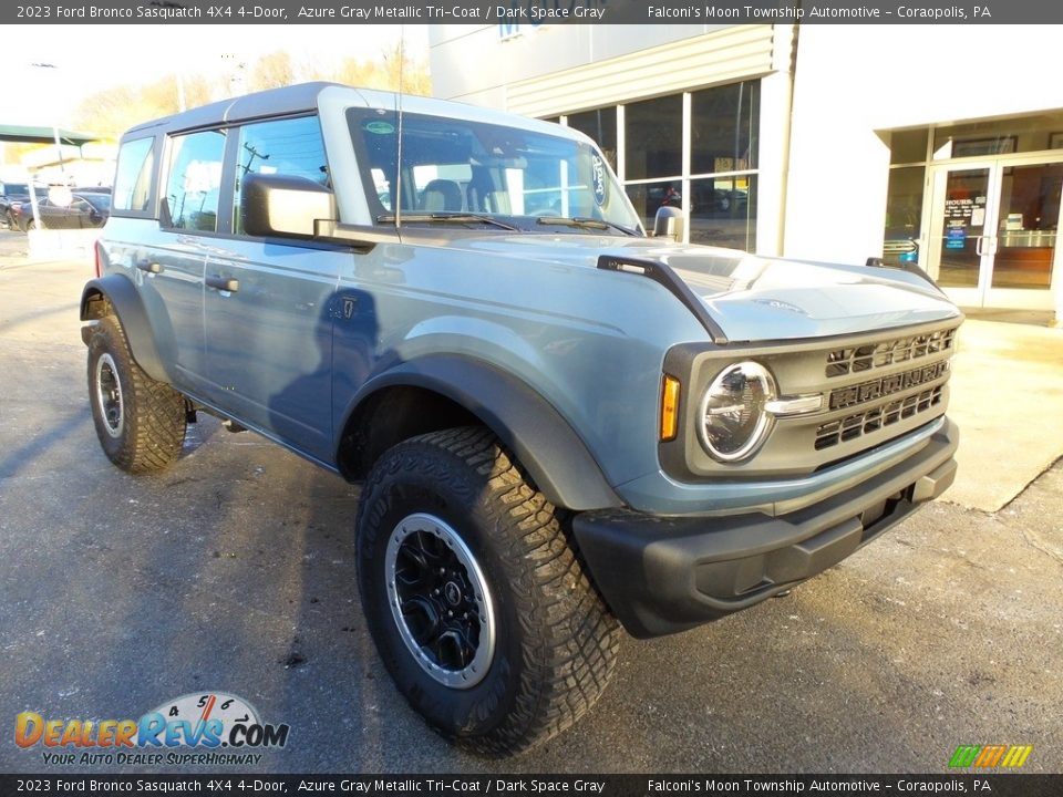 Front 3/4 View of 2023 Ford Bronco Sasquatch 4X4 4-Door Photo #7