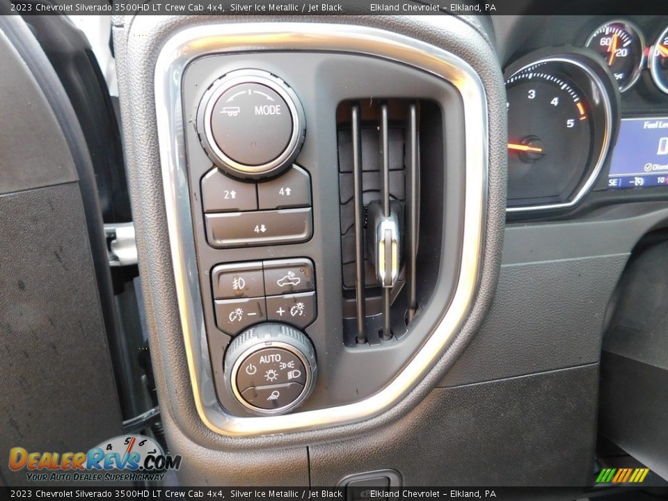 Controls of 2023 Chevrolet Silverado 3500HD LT Crew Cab 4x4 Photo #29