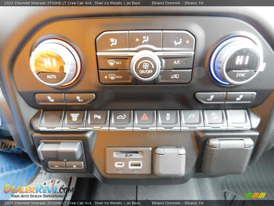 Controls of 2023 Chevrolet Silverado 3500HD LT Crew Cab 4x4 Photo #36