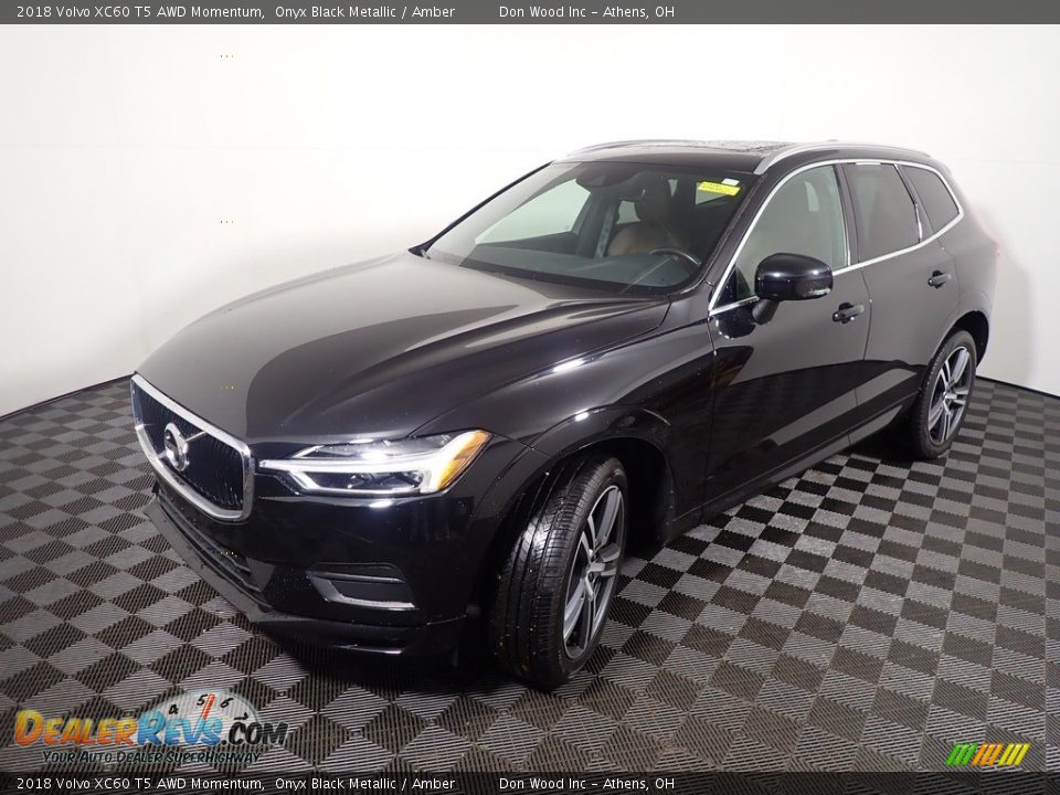 2018 Volvo XC60 T5 AWD Momentum Onyx Black Metallic / Amber Photo #10