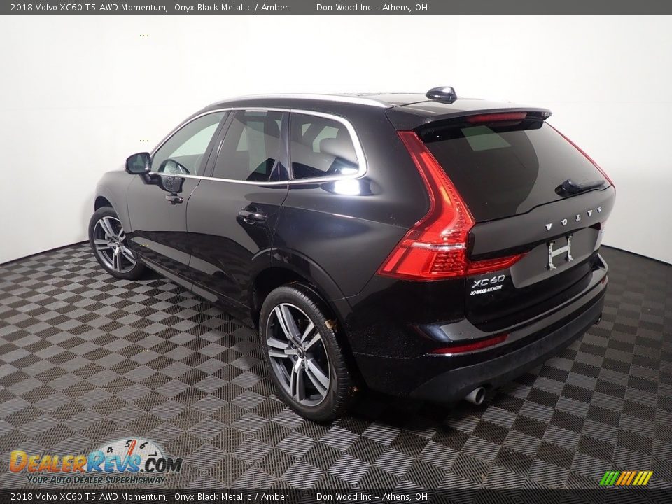 2018 Volvo XC60 T5 AWD Momentum Onyx Black Metallic / Amber Photo #12