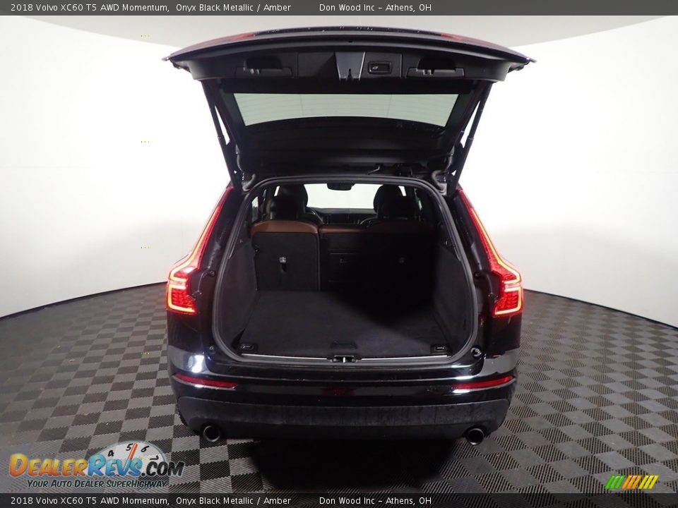 2018 Volvo XC60 T5 AWD Momentum Onyx Black Metallic / Amber Photo #14