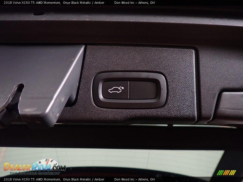 2018 Volvo XC60 T5 AWD Momentum Onyx Black Metallic / Amber Photo #15