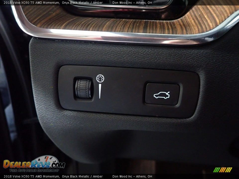 2018 Volvo XC60 T5 AWD Momentum Onyx Black Metallic / Amber Photo #30