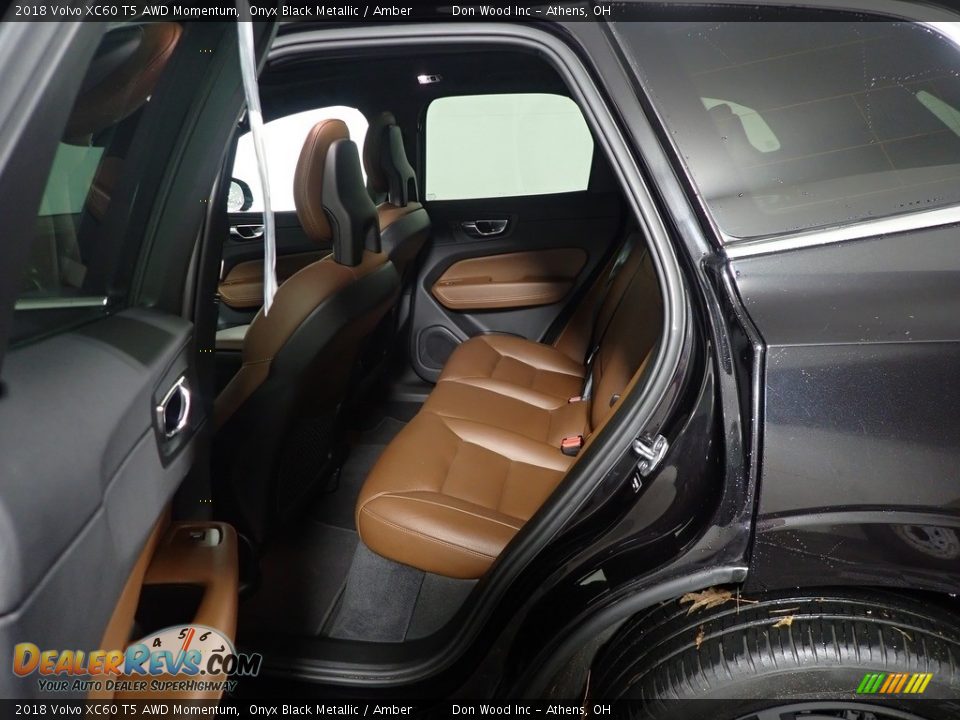 2018 Volvo XC60 T5 AWD Momentum Onyx Black Metallic / Amber Photo #34