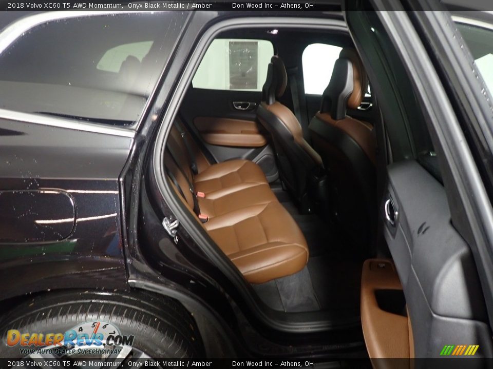 2018 Volvo XC60 T5 AWD Momentum Onyx Black Metallic / Amber Photo #36