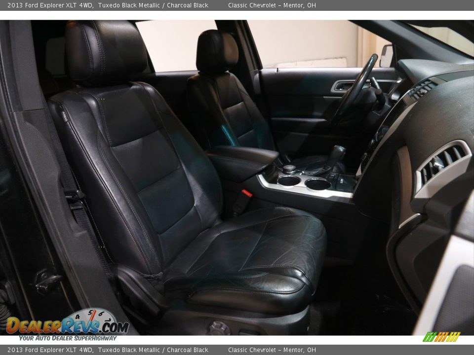 2013 Ford Explorer XLT 4WD Tuxedo Black Metallic / Charcoal Black Photo #16