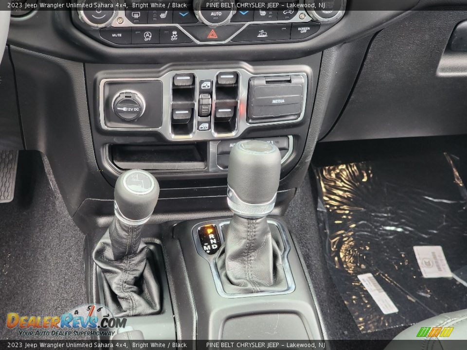 2023 Jeep Wrangler Unlimited Sahara 4x4 Shifter Photo #12