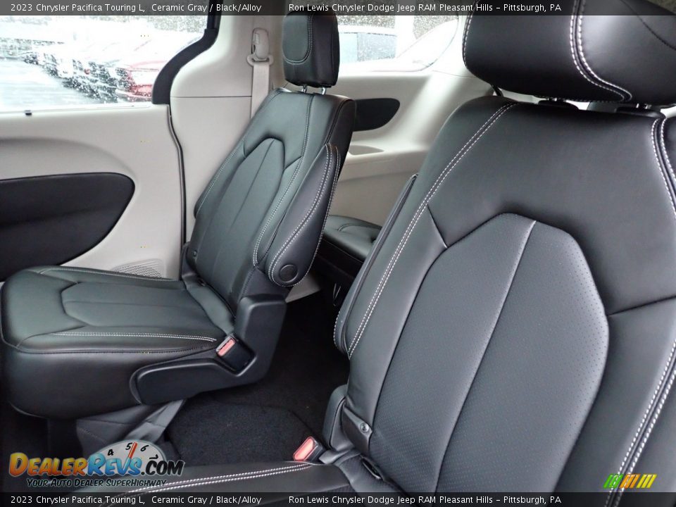 2023 Chrysler Pacifica Touring L Ceramic Gray / Black/Alloy Photo #12