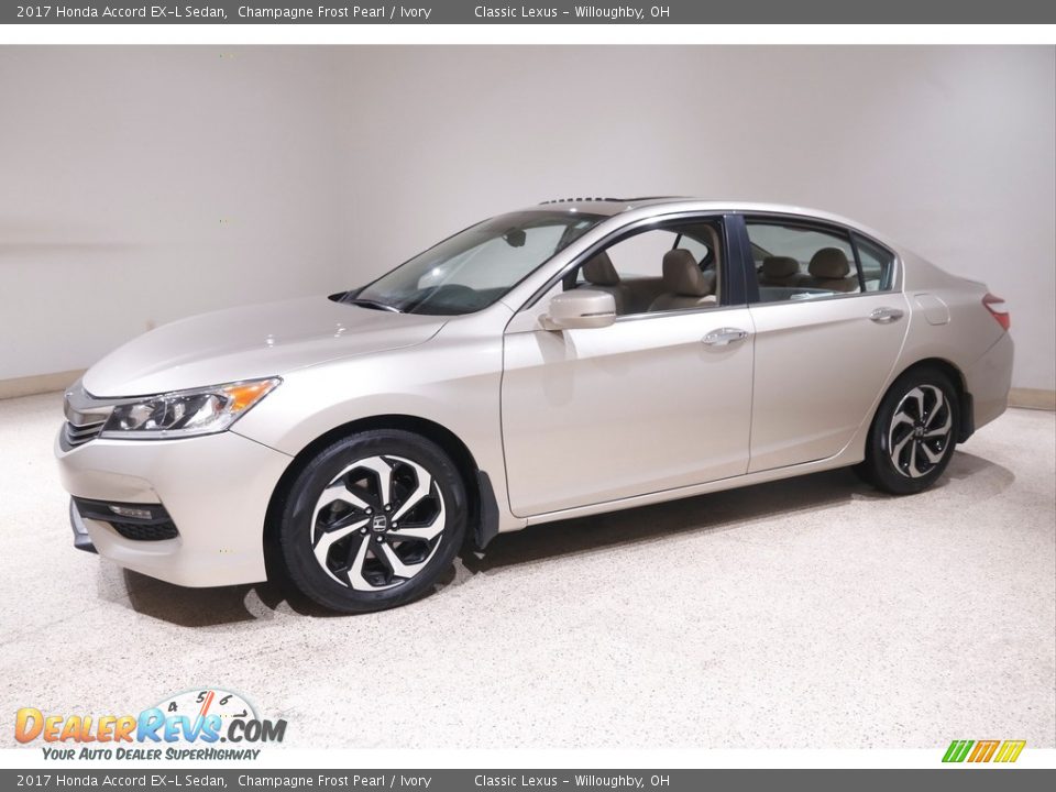 Front 3/4 View of 2017 Honda Accord EX-L Sedan Photo #3