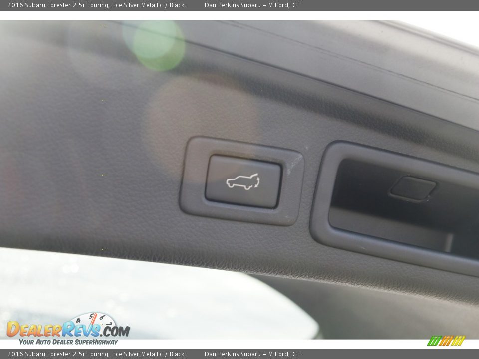 2016 Subaru Forester 2.5i Touring Ice Silver Metallic / Black Photo #15