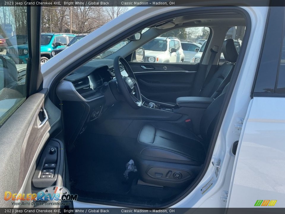 2023 Jeep Grand Cherokee 4XE Bright White / Global Black Photo #2