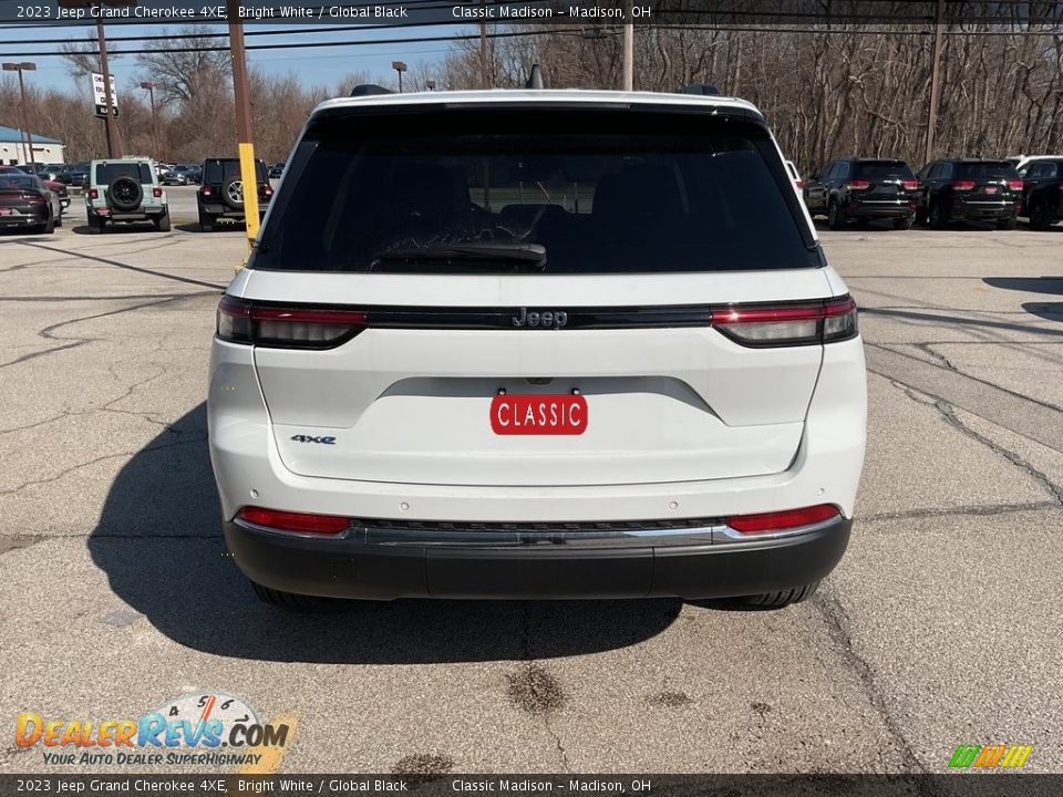 2023 Jeep Grand Cherokee 4XE Bright White / Global Black Photo #12