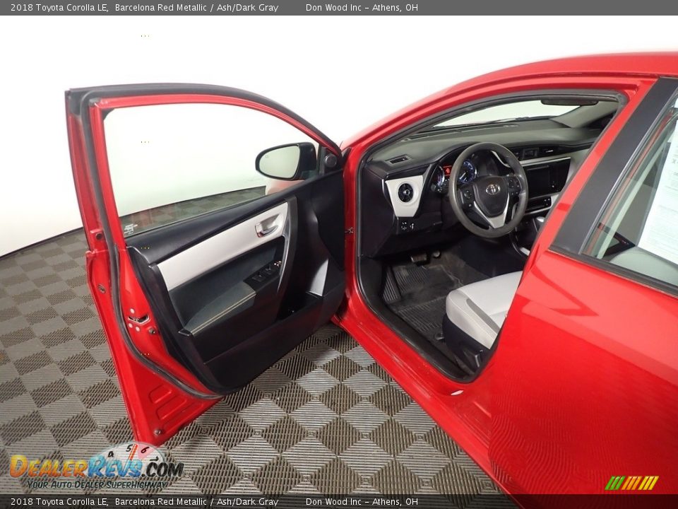 2018 Toyota Corolla LE Barcelona Red Metallic / Ash/Dark Gray Photo #16
