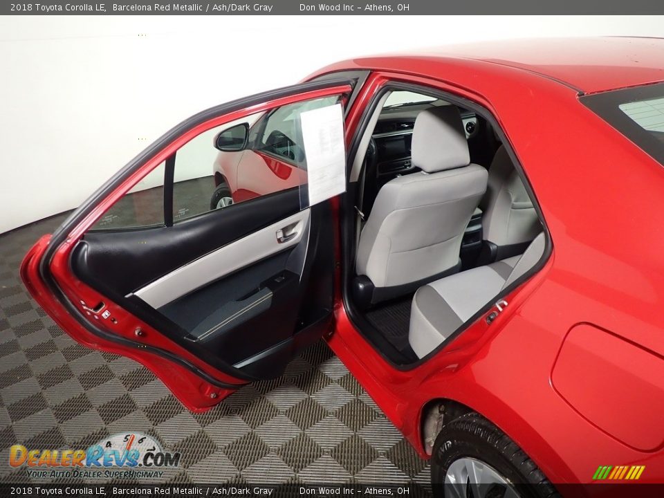2018 Toyota Corolla LE Barcelona Red Metallic / Ash/Dark Gray Photo #30