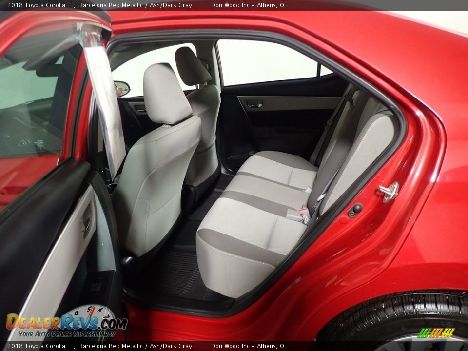 2018 Toyota Corolla LE Barcelona Red Metallic / Ash/Dark Gray Photo #31