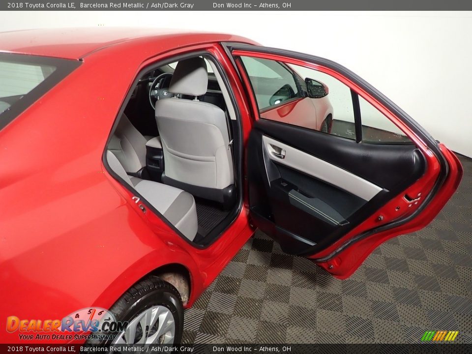 2018 Toyota Corolla LE Barcelona Red Metallic / Ash/Dark Gray Photo #32