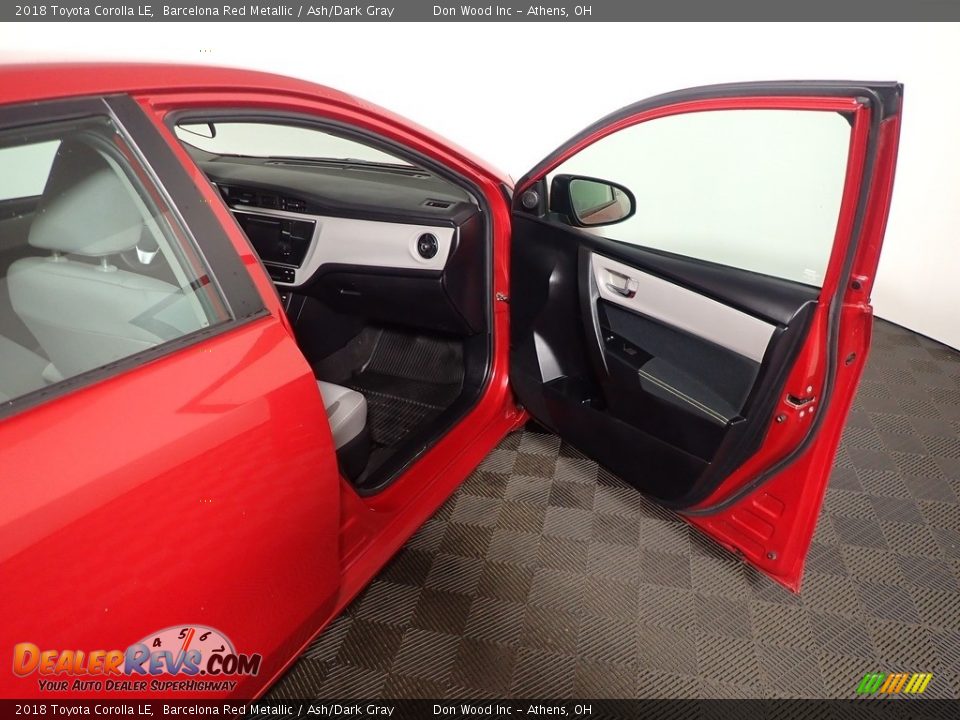 2018 Toyota Corolla LE Barcelona Red Metallic / Ash/Dark Gray Photo #34