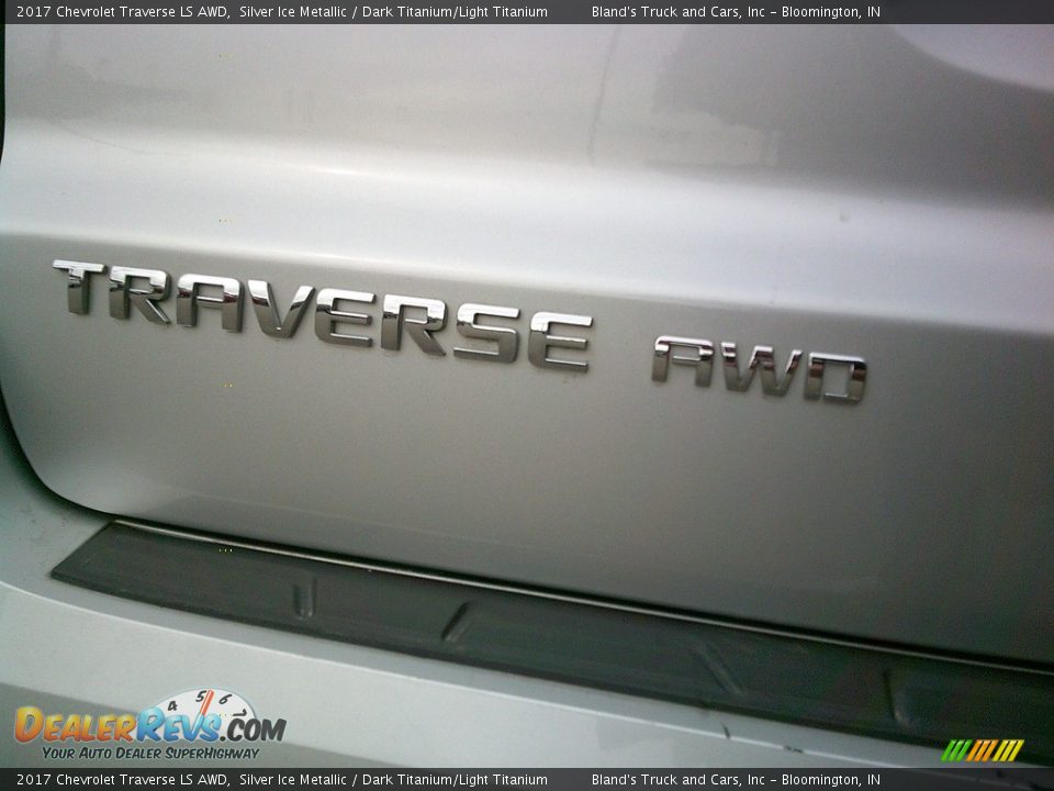 2017 Chevrolet Traverse LS AWD Silver Ice Metallic / Dark Titanium/Light Titanium Photo #9