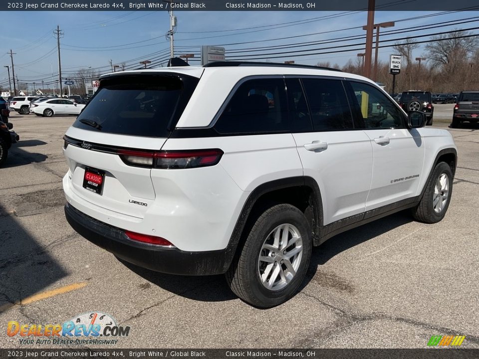 2023 Jeep Grand Cherokee Laredo 4x4 Bright White / Global Black Photo #9