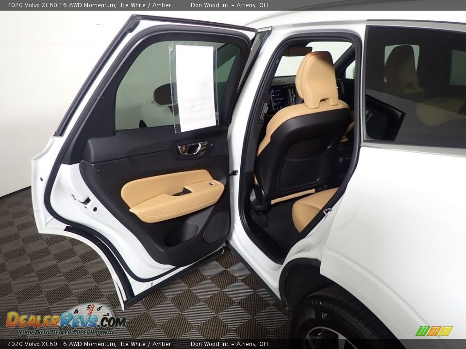 2020 Volvo XC60 T6 AWD Momentum Ice White / Amber Photo #32