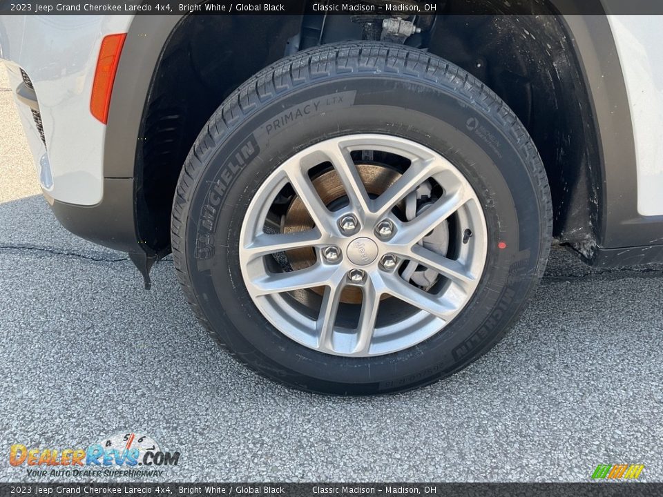 2023 Jeep Grand Cherokee Laredo 4x4 Bright White / Global Black Photo #14