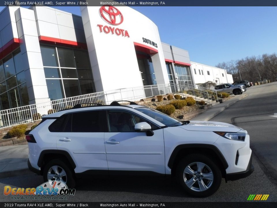 2019 Toyota RAV4 XLE AWD Super White / Black Photo #2