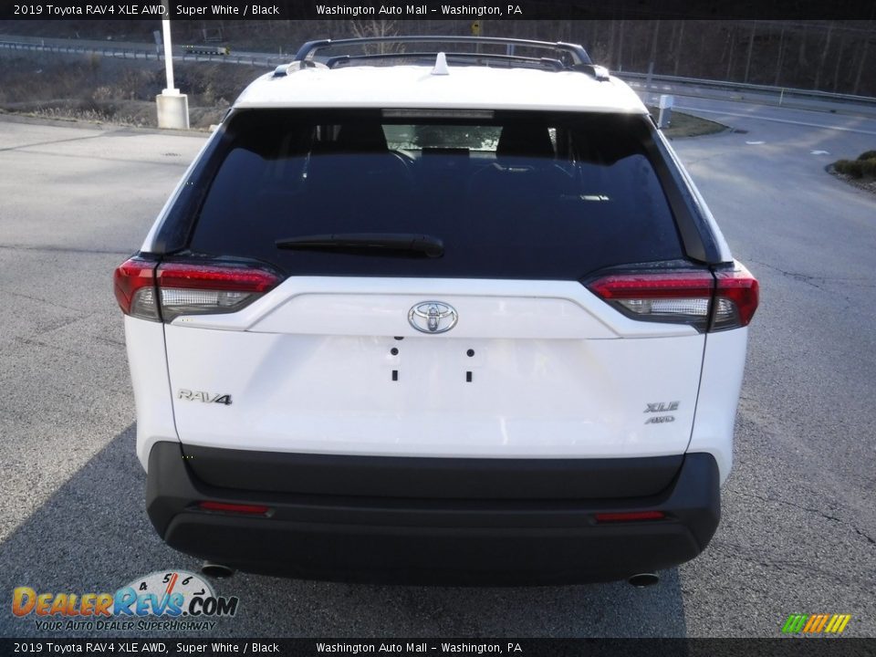 2019 Toyota RAV4 XLE AWD Super White / Black Photo #17