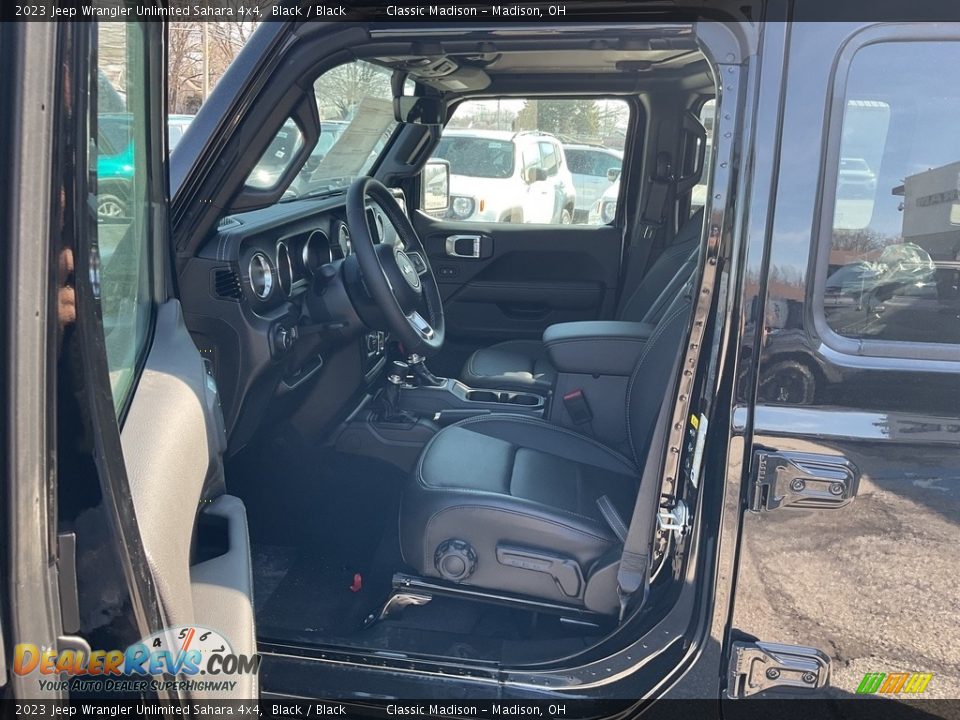 2023 Jeep Wrangler Unlimited Sahara 4x4 Black / Black Photo #2