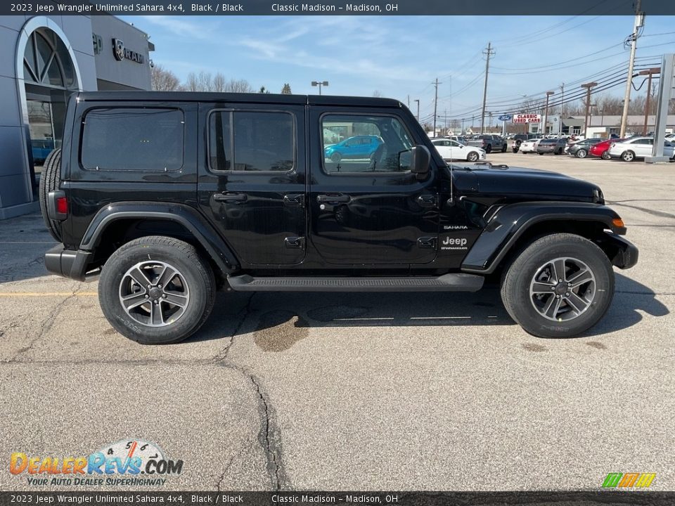 2023 Jeep Wrangler Unlimited Sahara 4x4 Black / Black Photo #9