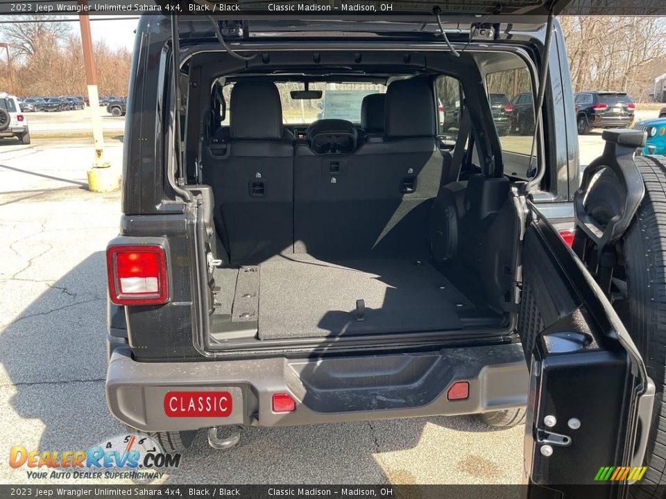 2023 Jeep Wrangler Unlimited Sahara 4x4 Black / Black Photo #11