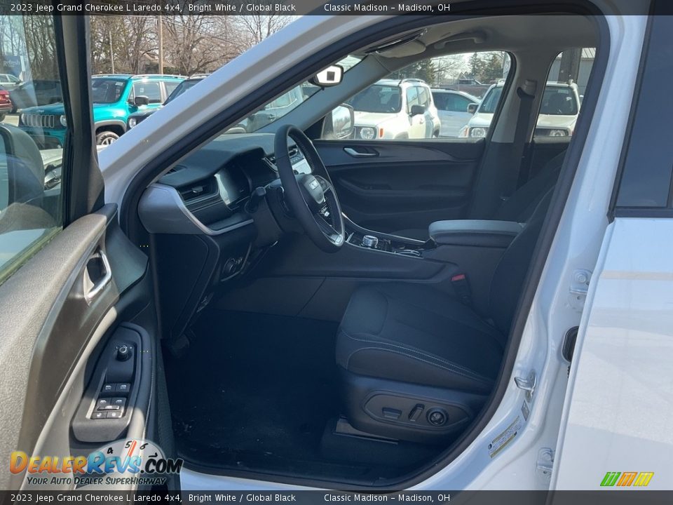 2023 Jeep Grand Cherokee L Laredo 4x4 Bright White / Global Black Photo #2