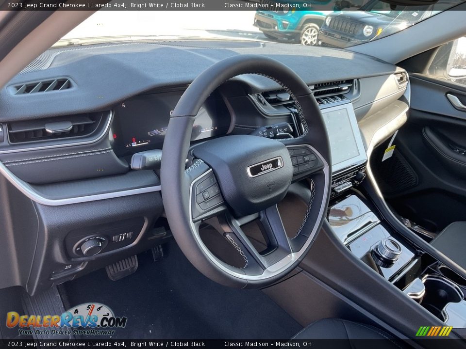 2023 Jeep Grand Cherokee L Laredo 4x4 Bright White / Global Black Photo #4