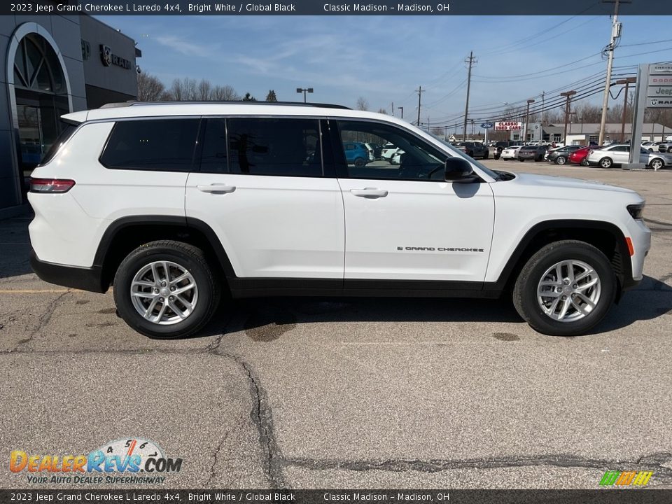 2023 Jeep Grand Cherokee L Laredo 4x4 Bright White / Global Black Photo #9